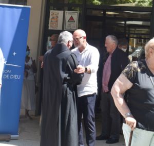 Le directeur du Centre avec les Frères de Saint Jean de Dieu